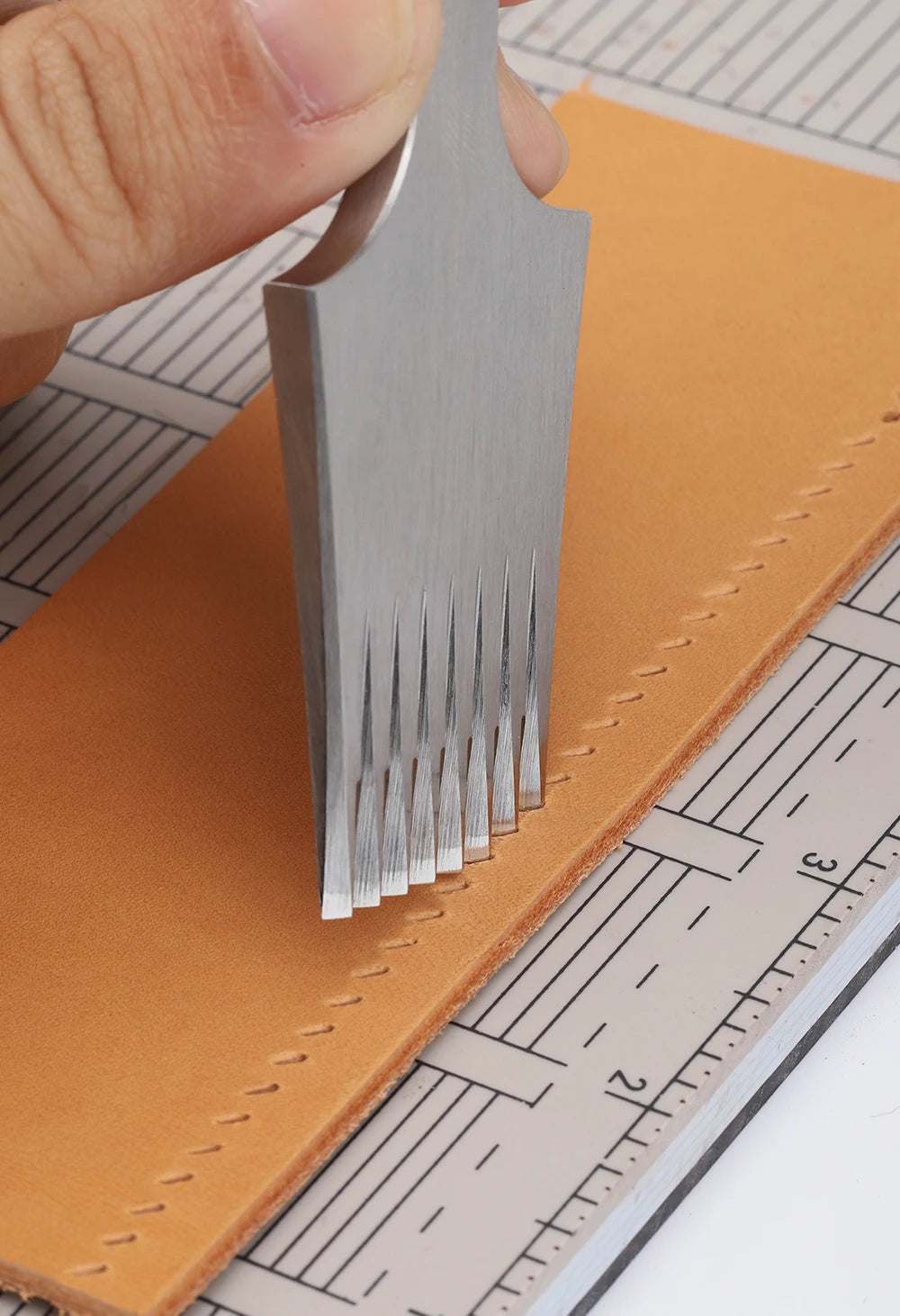 WUTA 1pc High Quality Sharp Leather Chisel French Style Pricking Iron Die-steel Leather Punching Tool Polish-2.7/3.0/3.38/3.85mm