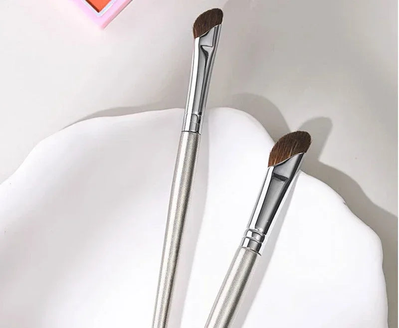 Angled Nose Contour Makeup Brush, Soft Precision Contour and Shadow Brush