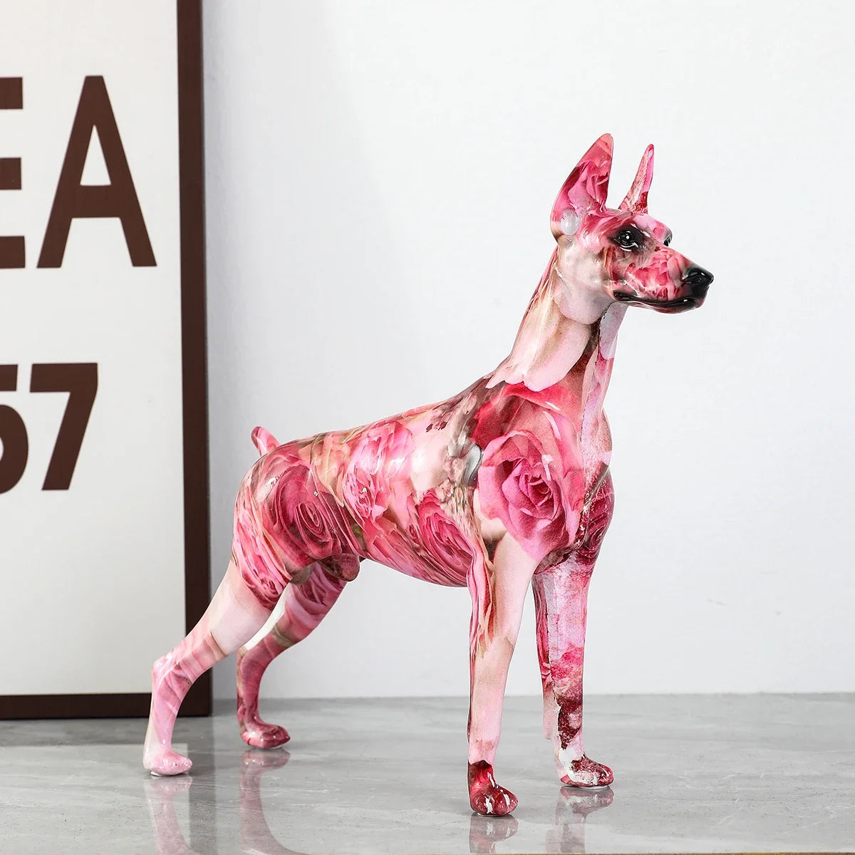 Simple Creative Pet Handle Graffiti Color Doberman Dog Statue Decorations Home Entrance Wine Cabinet Office Decor Resin Crafts