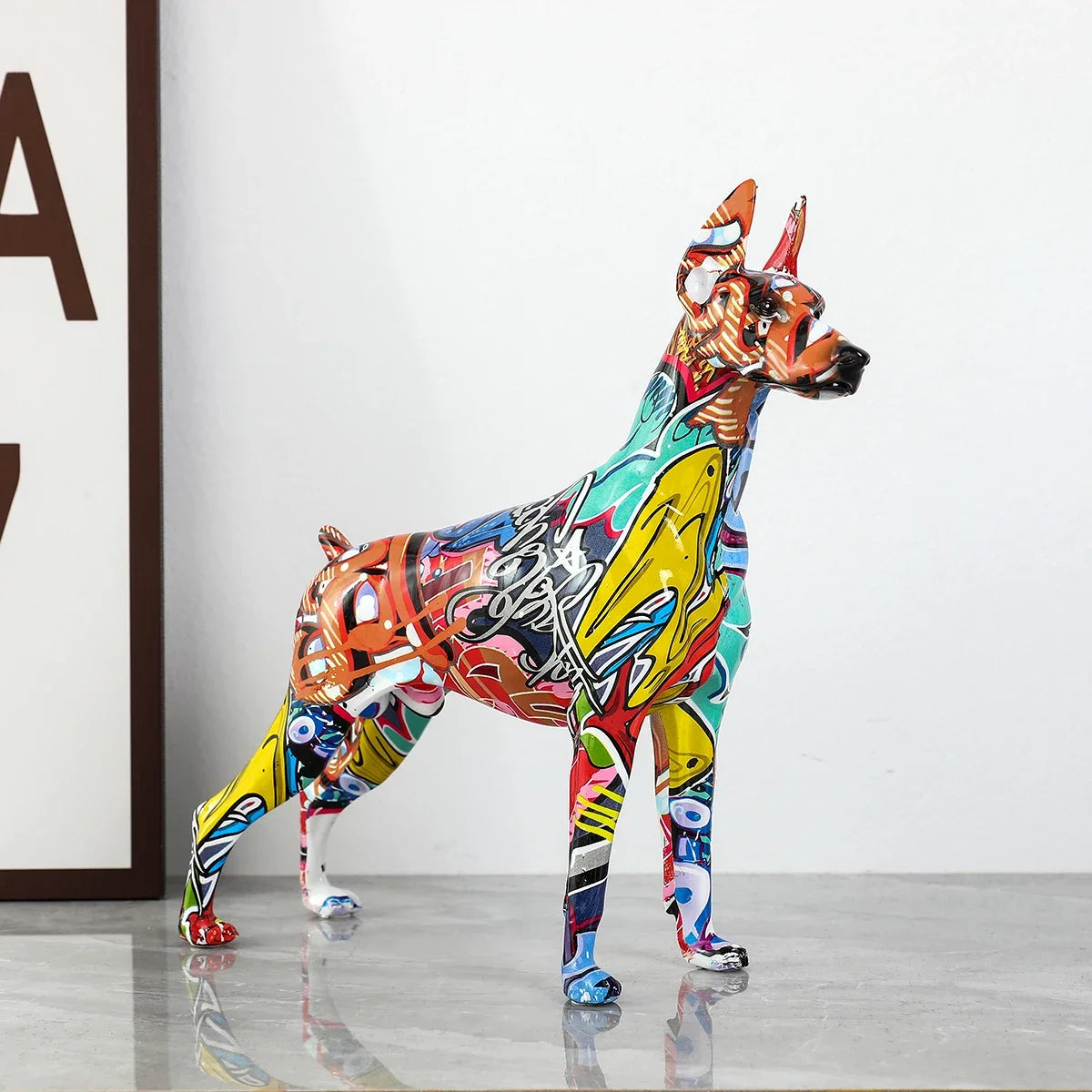 Simple Creative Pet Handle Graffiti Color Doberman Dog Statue Decorations Home Entrance Wine Cabinet Office Decor Resin Crafts