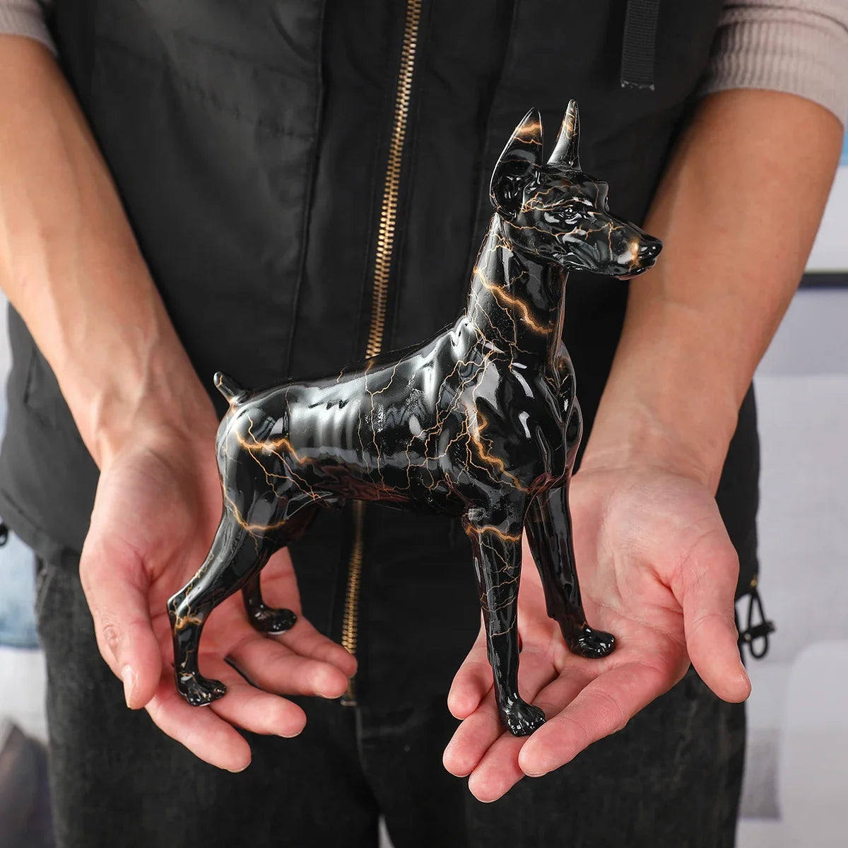 Simple Creative Pet Handle Graffiti Color Doberman Dog Statue Decorations Home Entrance Wine Cabinet Office Decor Resin Crafts