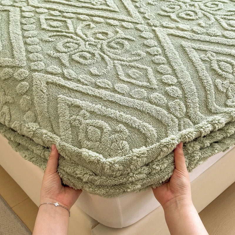 1pc Plush Embossed Fitted Sheet Thick Warm Bedding for Autumn Winter Soft Comfortable Fabric Deep Pocket Design for Queen King Single Bed Machine Washable Pillowcases Not Included