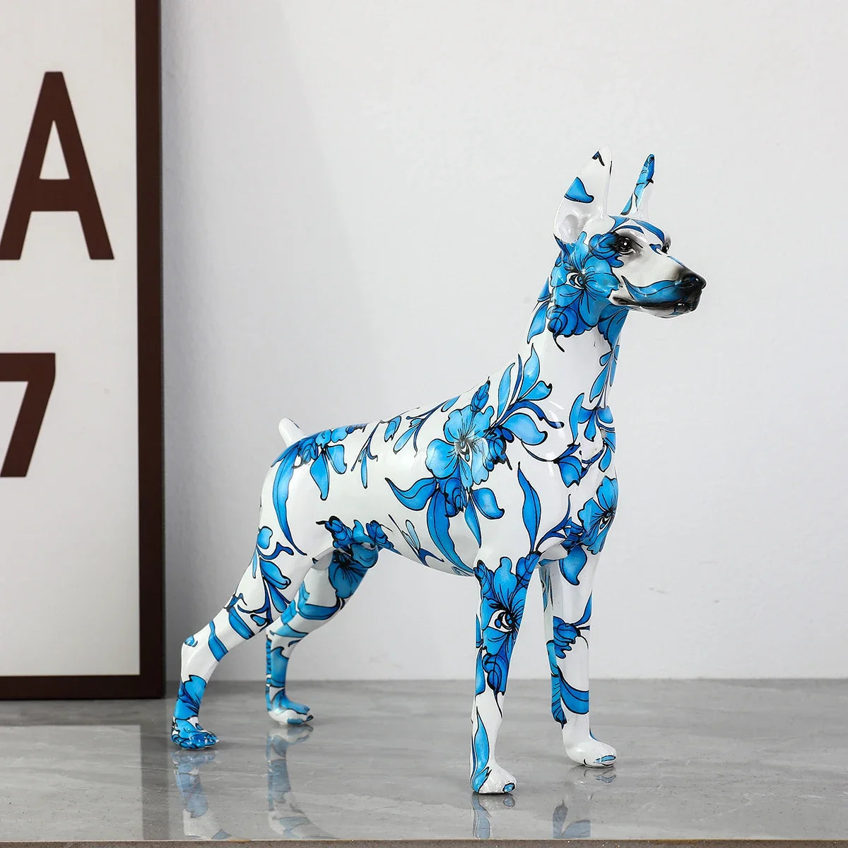 Simple Creative Pet Handle Graffiti Color Doberman Dog Statue Decorations Home Entrance Wine Cabinet Office Decor Resin Crafts